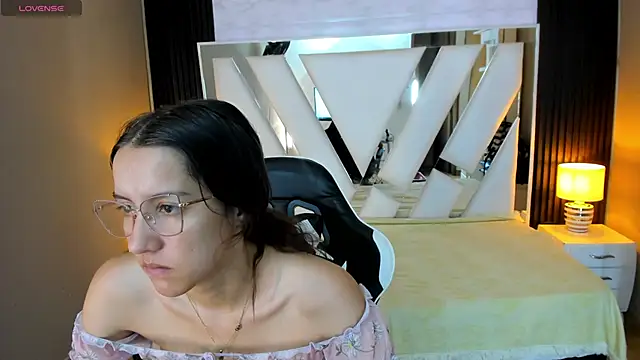 Linda4Petite online show from January 2026 06:55:02 PM