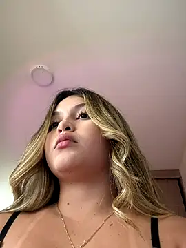 lunablossom  online show from November 2025 09:36:02 PM