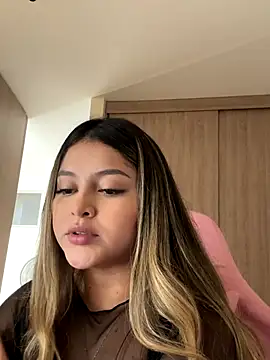 lunablossom  online show from December 2025 09:41:02 PM