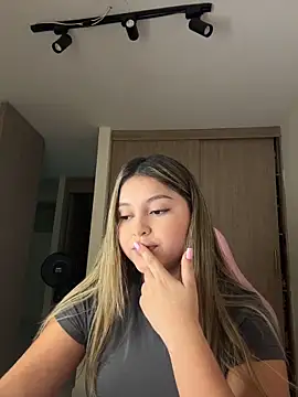 lunablossom  online show from March 2026 12:26:01 AM