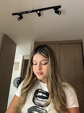 lunablossom  online show from April 2026 08:02:02 PM