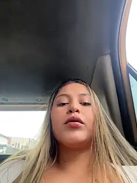 Snapshot of lunablossom_ chatting on May 2026 08:49:01 PM lunablossom online show from May 2026 08:49:01 PM