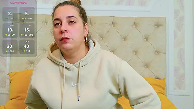 Snapshot of KarinaNoir chatting on November 2025 03:40:02 AM KarinaNoir online show from November 2025 03:40:02 AM