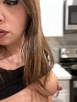 Snapshot of AriannaPena chatting on February 2025 05:24:01 AM AriannaPena online show from February 2025 05:24:01 AM