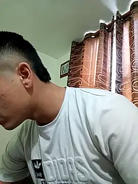 Snapshot of J_Rauw_ chatting on November 2025 09:37:02 PM J Rauw online show from November 2025 09:37:02 PM