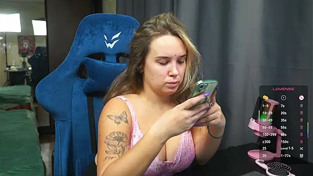 Snapshot of Sandra_SW_ chatting on November 2025 03:58:02 PM Sandra SW online show from November 2025 03:58:02 PM