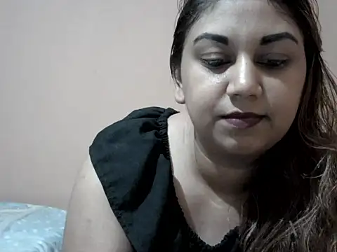 bellachow10 online show from November 2025 08:12:01 PM