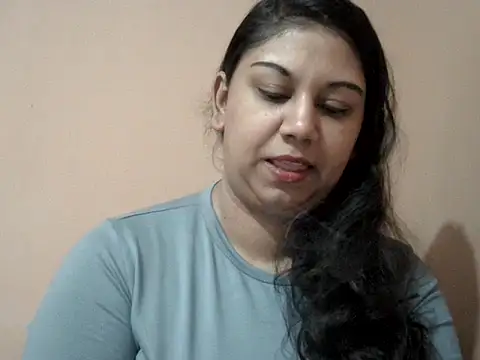Snapshot of bellachow10 chatting on June 2026 07:25:01 AM bellachow10 online show from June 2026 07:25:01 AM