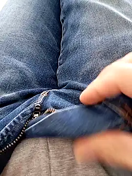 Snapshot of mickzizi chatting on February 2025 12:44:01 PM mickzizi online show from February 2025 12:44:01 PM