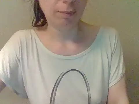 Snapshot of Moi_Lina chatting on June 2026 12:15:01 AM Moi Lina online show from June 2026 12:15:01 AM