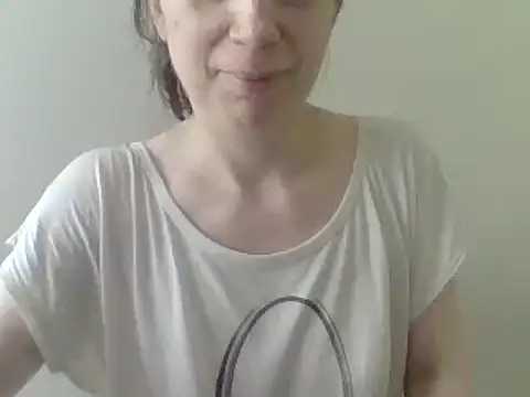 Snapshot of Moi_Lina chatting on June 2026 02:12:02 PM Moi Lina online show from June 2026 02:12:02 PM