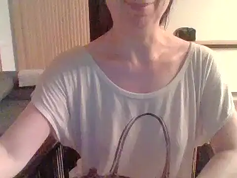 Snapshot of Moi_Lina chatting on July 2026 09:51:01 PM Moi Lina online show from July 2026 09:51:01 PM