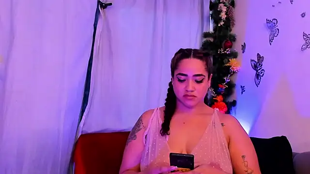 Snapshot of HannaMiills@xh chatting on April 2026 04:30:01 PM HannaMiillsxh online show from April 2026 04:30:01 PM
