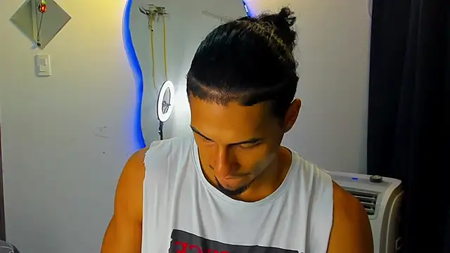 Snapshot of Kris_Khalifa69 chatting on September 2025 01:40:02 AM Kris Khalifa69 online show from September 2025 01:40:02 AM