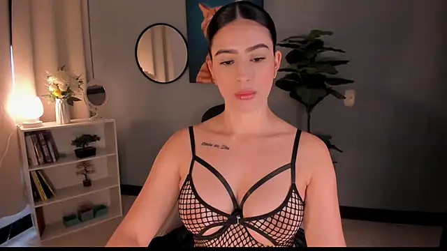 Snapshot of LiaPearce chatting on November 2025 12:27:02 PM LiaPearce online show from November 2025 12:27:02 PM