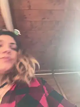 Snapshot of DaisyVibesss chatting on December 2024 02:07:01 PM DaisyVibesss online show from December 2024 02:07:01 PM