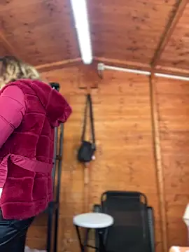 Snapshot of DaisyVibesss chatting on December 2024 10:59:01 AM DaisyVibesss online show from December 2024 10:59:01 AM