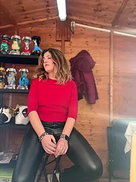 Snapshot of DaisyVibesss chatting on December 2024 01:38:02 PM DaisyVibesss online show from December 2024 01:38:02 PM