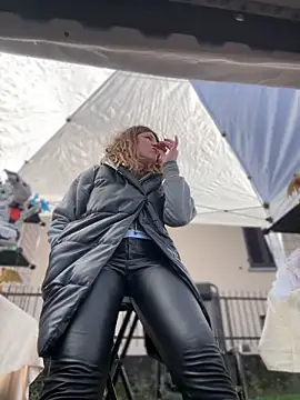 Snapshot of DaisyVibesss chatting on February 2025 09:30:01 AM DaisyVibesss online show from February 2025 09:30:01 AM