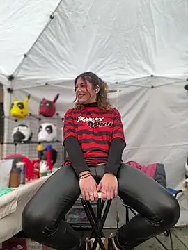 Snapshot of DaisyVibesss chatting on February 2025 01:10:01 PM DaisyVibesss online show from February 2025 01:10:01 PM