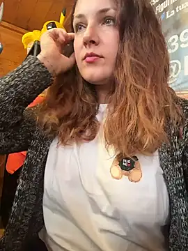 Snapshot of DaisyVibesss chatting on December 2025 11:05:01 AM DaisyVibesss online show from December 2025 11:05:01 AM