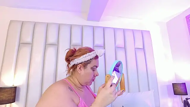 Snapshot of aandreaperez chatting on June 2026 12:41:01 PM aandreaperez online show from June 2026 12:41:01 PM