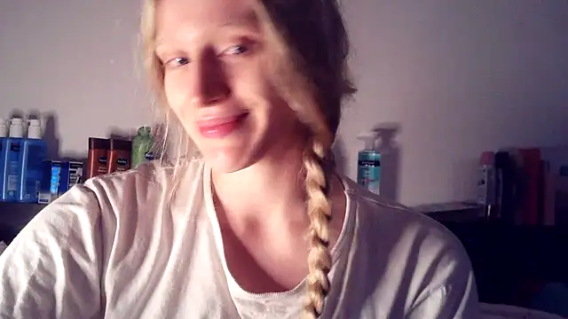 Snapshot of VeronicaJoyful chatting on February 2025 03:23:02 AM VeronicaJoyful online show from February 2025 03:23:02 AM