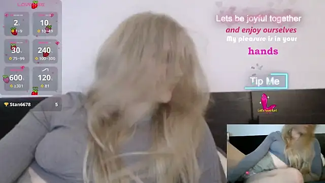 Snapshot of VeronicaJoyful chatting on September 2025 10:35:02 PM VeronicaJoyful online show from September 2025 10:35:02 PM