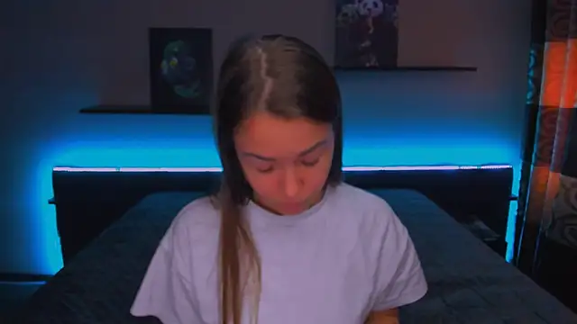 Snapshot of AlexaBarkley chatting on February 2025 06:22:01 AM AlexaBarkley online show from February 2025 06:22:01 AM