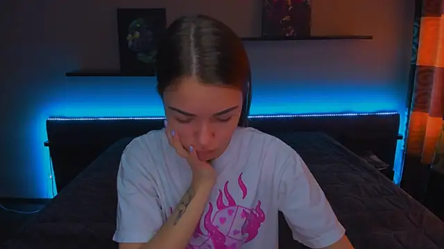 Snapshot of AlexaBarkley chatting on March 2025 03:13:01 AM AlexaBarkley online show from March 2025 03:13:01 AM