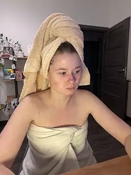 Snapshot of sweetest_pie chatting on January 2025 07:43:01 PM sweetest pie online show from January 2025 07:43:01 PM