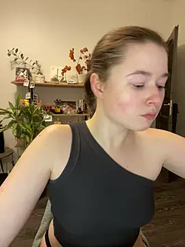 Snapshot of sweetest_pie chatting on March 2025 10:32:01 PM sweetest pie online show from March 2025 10:32:01 PM