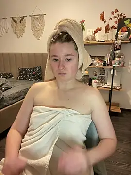 Snapshot of sweetest_pie chatting on March 2025 04:44:02 PM sweetest pie online show from March 2025 04:44:02 PM