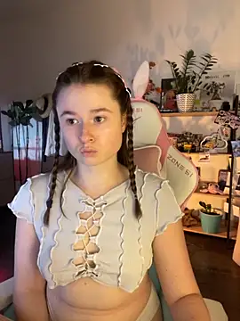 Snapshot of sweetest_pie chatting on September 2025 03:45:01 PM sweetest pie online show from September 2025 03:45:01 PM