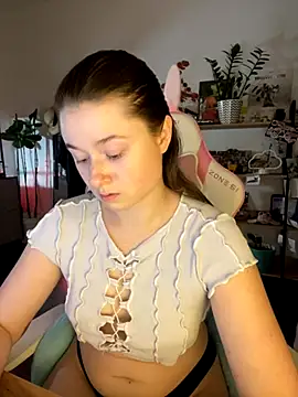 Snapshot of sweetest_pie chatting on September 2025 06:45:01 PM sweetest pie online show from September 2025 06:45:01 PM