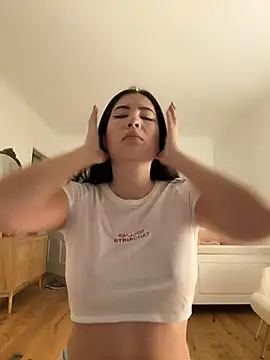 Snapshot of clairewntr chatting on January 2025 04:18:01 PM clairewntr online show from January 2025 04:18:01 PM