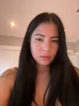 Snapshot of clairewntr chatting on February 2025 10:44:02 PM clairewntr online show from February 2025 10:44:02 PM