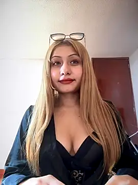  Danna online show from November 2025 01:47:02 PM