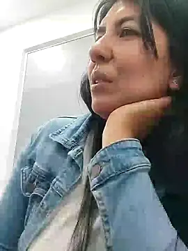 aisha latina online show from December 2024 09:05:02 PM