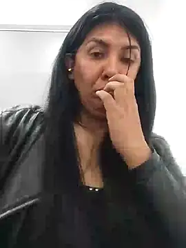 aisha latina online show from December 2024 07:00:02 PM