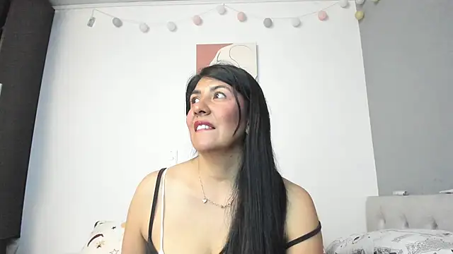 aisha latina online show from January 2025 04:54:02 PM