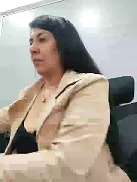 aisha latina online show from February 2025 03:09:01 PM