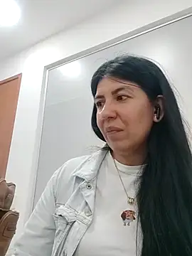 aisha latina online show from February 2025 04:10:02 PM