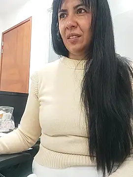 aisha latina online show from September 2025 02:17:01 PM