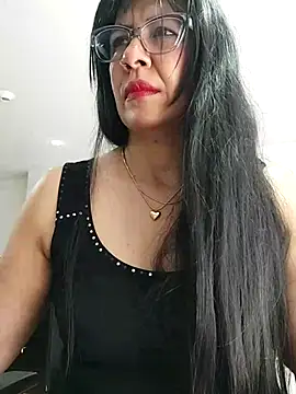 aisha latina online show from October 2025 02:39:02 PM