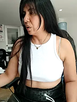 aisha latina online show from December 2025 02:55:01 PM