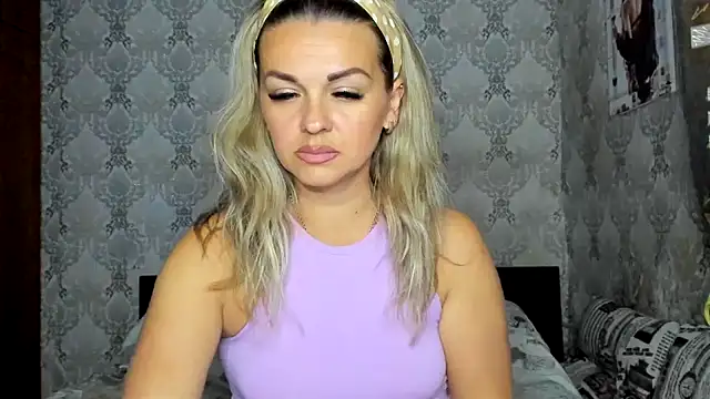 NicoletMoore online show from September 2025 07:16:01 PM