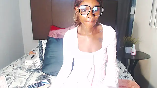 Snapshot of HoneyDropsX chatting on February 2025 06:44:02 AM HoneyDropsX online show from February 2025 06:44:02 AM