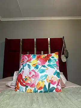 Snapshot of HoneyDropsX chatting on October 2025 12:06:01 AM HoneyDropsX online show from October 2025 12:06:01 AM