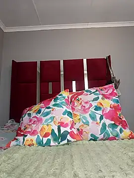 Snapshot of HoneyDropsX chatting on October 2025 08:35:01 AM HoneyDropsX online show from October 2025 08:35:01 AM